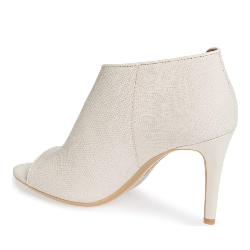 NWT Calvin Klein Nastassia Peep Toe Pump In Soft White Leather - Picture 3 of 16